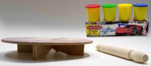 4 Renk Oyun Hamuru Hediyeli Aşçıbaşı Model Merdaneli Oyun Sofrası Seti 25cm Sofra-24cm Merdane-4x50gr Sağlıklı Hamurlarla