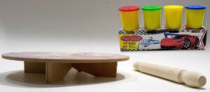 4 Renk Oyun Hamuru Hediyeli Prenses Model Merdaneli Oyun Sofrası Seti 25cm Sofra-24cm Merdane-4x50gr