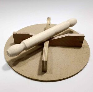 4 Renk Oyun Hamuru Hediyeli Prenses Model Merdaneli Oyun Sofrası Seti 25cm Sofra-24cm Merdane-4x50gr