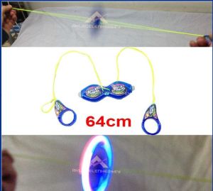 Elde Dönen Işıklı Stres Çarkı 64cm Uzunluğunda İpli Yoyo Açma-Kapama Tuşlu Eğlenceli