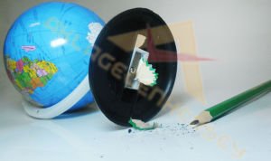 KALEMTRAŞ OLARAK KULLANABİLEN DÖNERLİ DÜNYA KÜRE