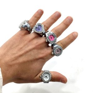 Gümüş Renk Parmak Saat Esnek Kordonlu Saatli Yüzük Şık Tasarımlı