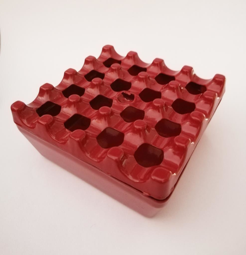 Izgara Döküm 16 Delikli Kırmızı  Kül tablası .Metal Gövde pikdöküm Küllük