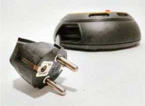 4 PRİZLİ GİZLİ MAKARA 4m TOPRAKLI UZATMA KABLOSU