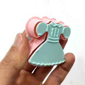 Yaylı Bas Çıkart Elbise Şekilli 4 lü Şeker Hamuru Kurabiye Kalıbı