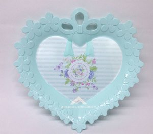 Çiçek ve Kalp Desenli Servis Tepsisi 32x30cm Duvara Asılabilir Şık Tasarım Plastik Sunum Tepsisi