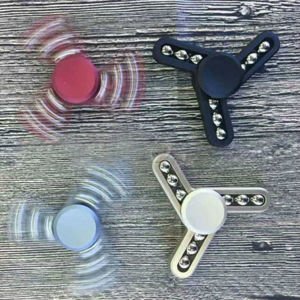 Metal Stres Çarkı 3 Kanatlı 9 Çelik Bilyeli Çelik Rulmanlı Orjinal Hand Spinner Süper Dönüş ve Hız