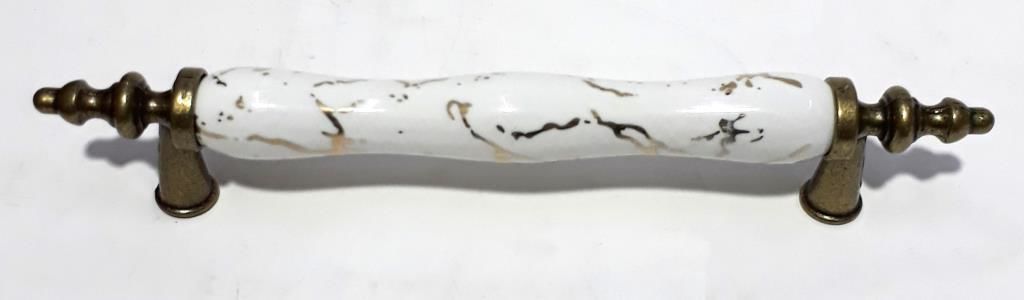 Delikler Arası 13cm Boyu 18cm Metal ve Porselen Üstüne Desenli   3 Renk Çekmece Kulpu altın