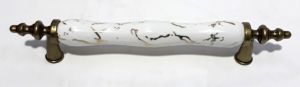 Delikler Arası 13cm Boyu 18cm Metal ve Porselen Üstüne Desenli   3 Renk Çekmece Kulpu altın