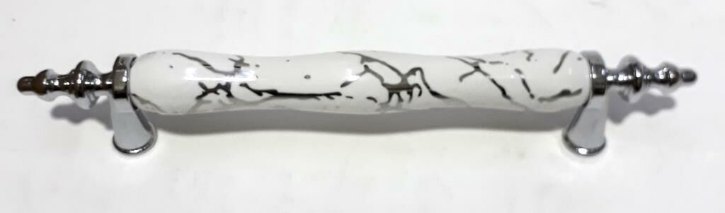 Delikler Arası 13cm Boyu 18cm Metal ve Porselen Üstüne Desenli   3 Renk Çekmece Kulpu gümüş