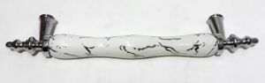 Delikler Arası 13cm Boyu 18cm Metal ve Porselen Üstüne Desenli   3 Renk Çekmece Kulpu gümüş
