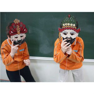 Geleneksel Hacivat Karagöz ve Arkadaşları Gölge Oyunu 4 Adet Sopa ve Maskeli Eğlenceli Oyuncak