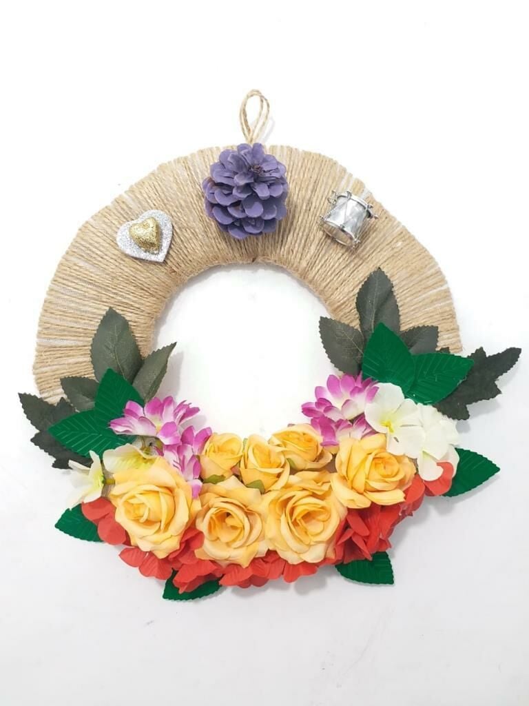 Dekoratif El Yapımı Özel Gün-Kutlama Şık Yapay Çiçek ve Yapraklı Kapı Çelengi Hasır Zemin