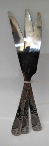 Paslanmaz Çelik 3 Adet Dekorlu Yemek Bıçağı B-4