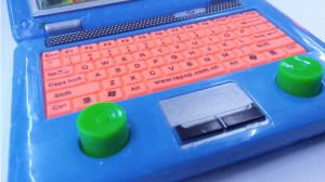 AKVARYUM İÇERSİNDE HALKA GEÇİRME OYUNU 2 TUŞLU BASMALI LAPTOP MODEL SULU EKRAN NOSTALJİK HALKA OYUNU