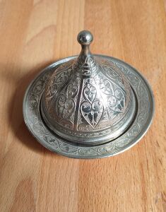 Harika Sunumluk Döküm Üzeri Antik Motifli Çeşmibülbül Stil Osmanlı Tarz Kapaklı Gümüş Lokumluk Büyük