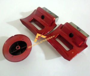 KIRMIZI RENK TENCERE KULP TAKIMI KAPAK TUTACAĞI