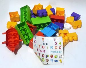 58x28x21cm Ebatında 38 Parça Legolu Kapaklı Oyuncak Pazar Arabası