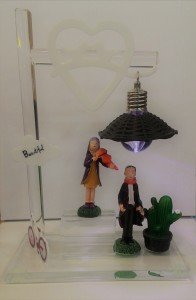 Sokak Lambalı Işıklı Cam Biblo Kemancı Kız Ve Genç Adam