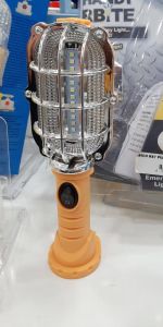 Çift Foksiyonlu Pilli  Askılı Mıknatıslı Kafes korumalı Led li Tamirci ve Kamp Feneri