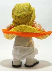 Türkçe şarkı söyleyen bebek,dans edip oynayan,yürüyen elbiseli şapkalı al yanaklı pilli bez bebek