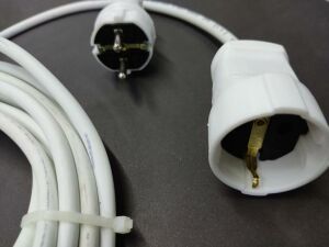 20 Metre 2x1.5 TTR Kablolu Fişli Prizli Seyyar Uzatma Kablosu Isınma Yapmayan Özel İzoleli Kablodur