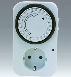 ZAMAN AYARLAYICI TOPRAKLI PRİZ 24 SAAT AYAR 