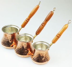 ESKİTME DESENLİ AHŞAP SAPLI 3lü BAKIR CEZVE SETİ