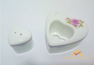 İÇ İÇE GEÇEN KALP MODEL DESENLİ TUZLUK BİBERLİK