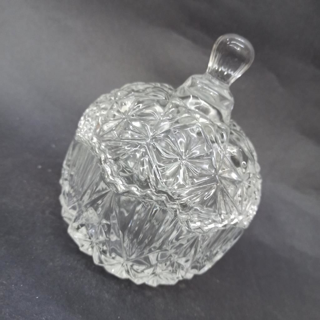 Dekoratif Şık Kendinden Desenli Kapaklı Kristal Kesme Cam Şekerlik 13.5x9.5 cm