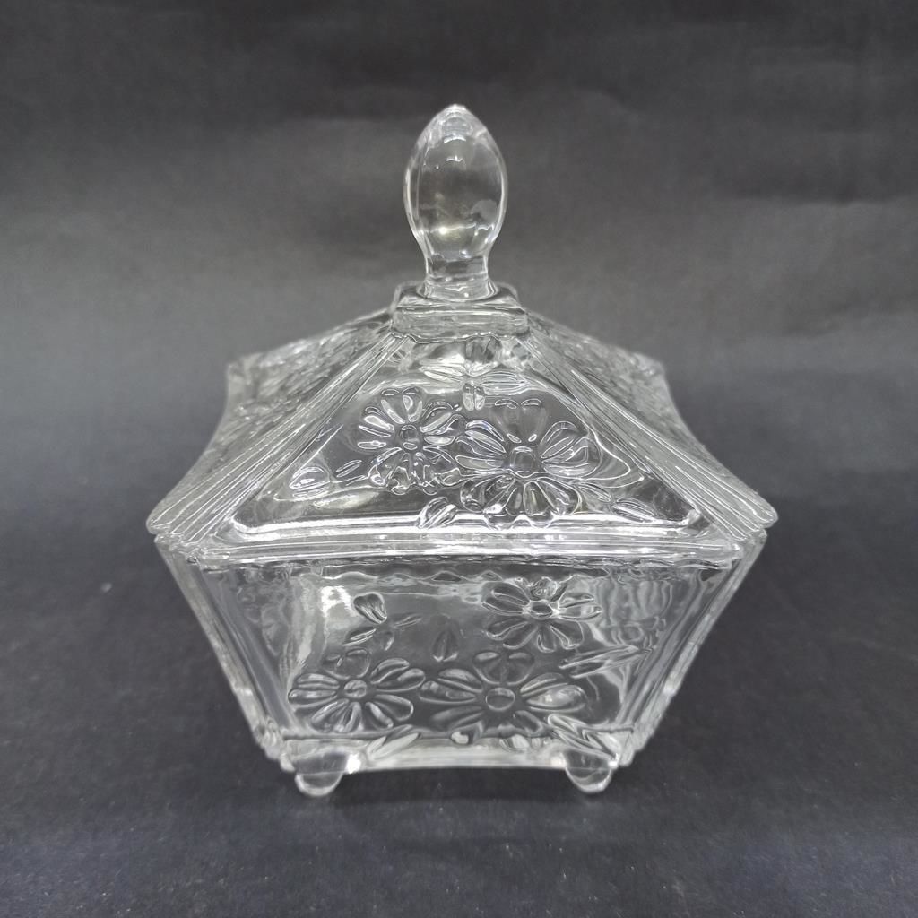 Dekoratif Şık Kapaklı Kristal Kesme Cam Şekerlik 14x10.5 cm