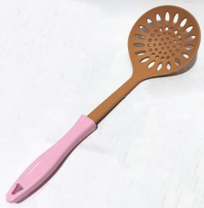 5+1 Servis Seti Spatula, Kevgir, Kepçe, Kaşık, Salata Kaşığı     Kaliteli Plastikten Üretilmiştir