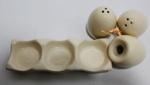 PORSELEN 3 ADET TABAKLI YUMURTA MODELLİ TUZLUK