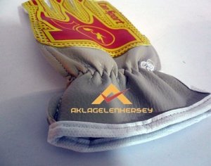 Kargo Dahil LASTİKLİ DESENLİ FUTBOL KALECİ ELDİVENİ M-L