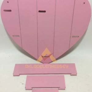 43x38cm Boyutlarında Her Ortama Uyumlu Kalpli Tasarımlı 3 Raflı Dekoratif Kalpli Duvar Rafı