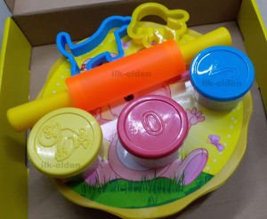 Trix Play Dough T-510 masalı,merdaneli,kalıplı oyun hamuru seti,3 renk hamur,2 kalıp,masa ve merdane