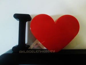 ROMANTİK TEKLİ SİYAH-BEYAZ KALPLİ ÇERÇEVE