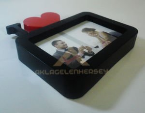 ROMANTİK TEKLİ SİYAH-BEYAZ KALPLİ ÇERÇEVE