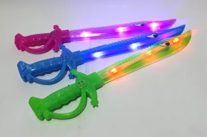 Pille Çalışan Sesli ve Işıklı 37cm Boyunda Eğimli Oyuncak Kılıc Savaş Oyuncakları