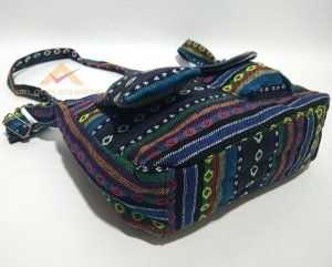 POSTACI MODEL RENKLİ DESENLİ KADIN OMUZ ÇANTASI