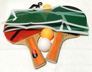 10cm Saplı 2 Raket ve 4cm Çaplı 3 Toplu Fileli Masa Tenis Seti