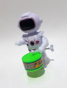 Trampet Çalan Kurmalı 15cm Uzunluğunda Yeni Nesil Uzay Robotu