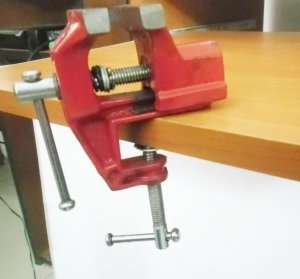 Tezgah Üstüne Monte 60mm Açılır Pik Döküm Mengene Masaüstü Çelik