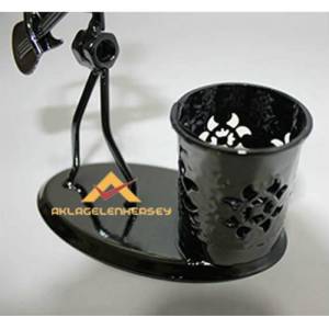 METAL TİTANYUM KAPLAMA GİTAR ÇALAN ADAM BİBLO