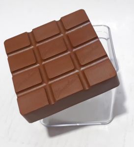 Çikolata Desenli Kapağı Olan 9x9x8,5cm Ebatlarında Saklama Kabı  Kaliteli Plastikten Üretilmiştir