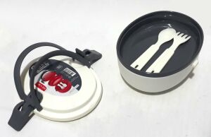 Çatal Kaşıklı Taşınabilir Kilitli Kapaklı Sızdırmaz Beslenme Kabı Kaliteli Plastikten Üretilmiştir