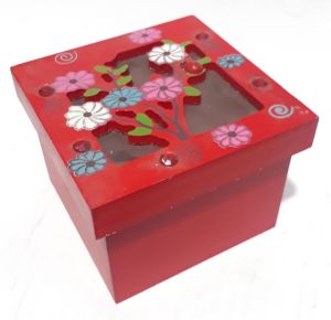 11x11x8cm Boyutlarında Ağaç Desenli Boncuklu Ahşap Hediye Kutusu Kaliteli Ahşaptan Üretilmiştir