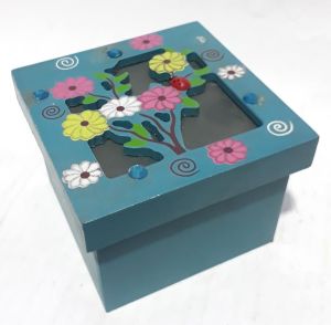 11x11x8cm Boyutlarında Ağaç Desenli Boncuklu Ahşap Hediye Kutusu Kaliteli Ahşaptan Üretilmiştir